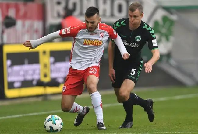 两队的强强 两队的强强