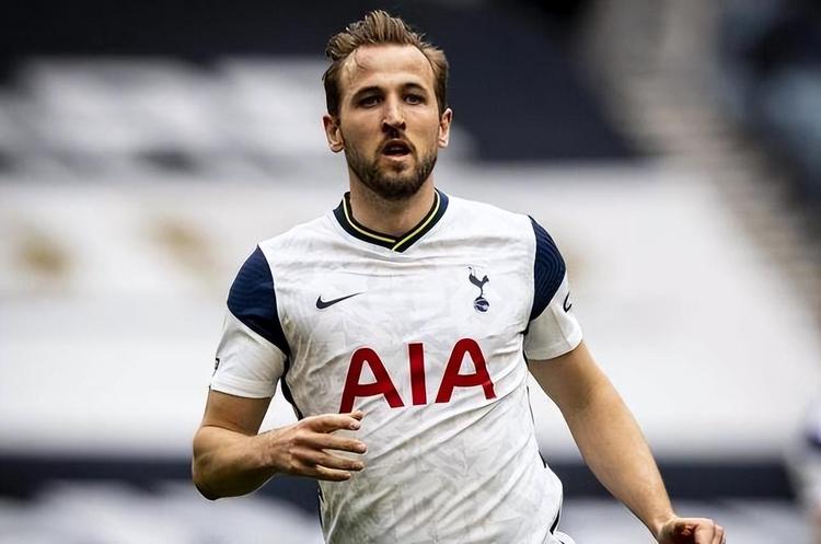 他在更衣室 他在更衣室